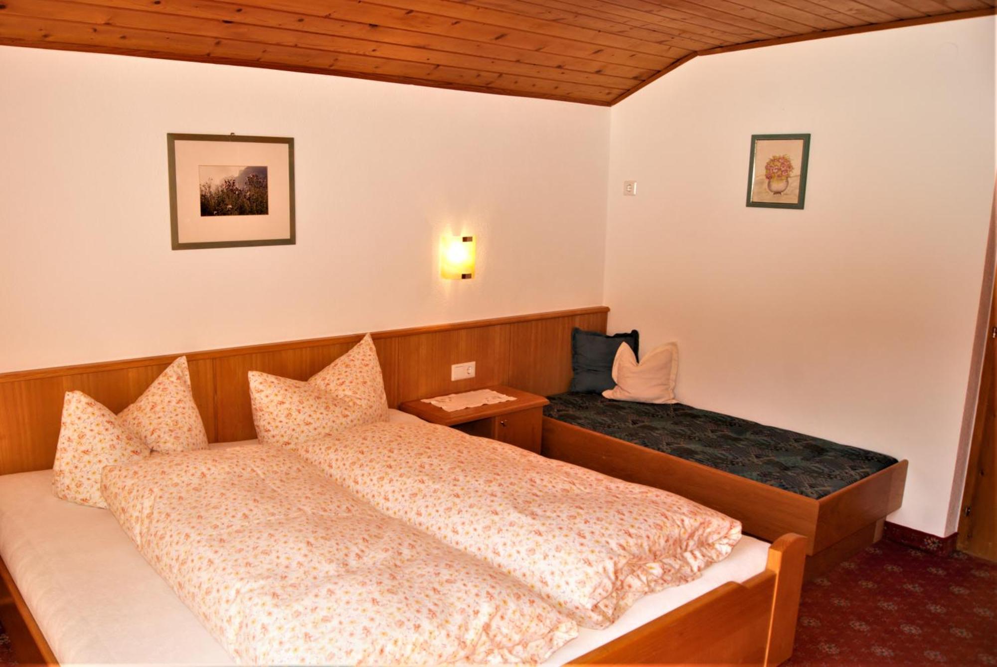 Landhaus St. Hubertus Kaunertal Chambre photo